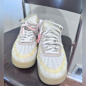 Off-White x Nike
Air Force 1 Low 'The Ten' Sneakers Men's Size: 9
